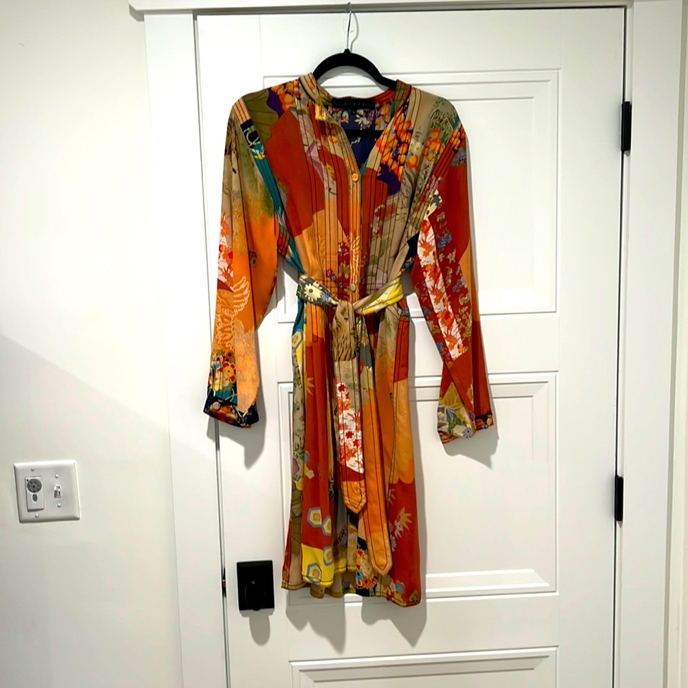 Gucci Printed 100% silk dress with matching fabric belt. Floral print- beautiful